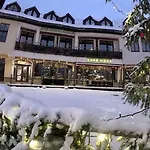 Mona Harrachov