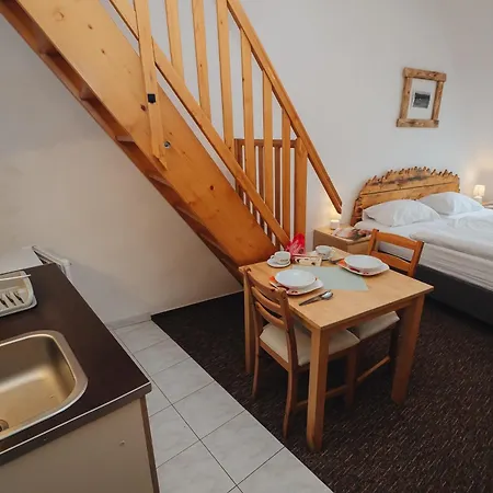 Mona Guest house