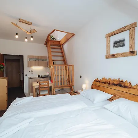 Mona Guest house