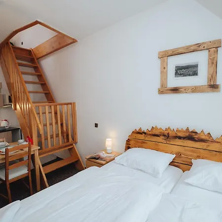 Mona Guest house *