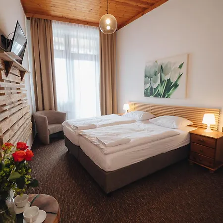 בית הארחה Mona הַרָכוֹב