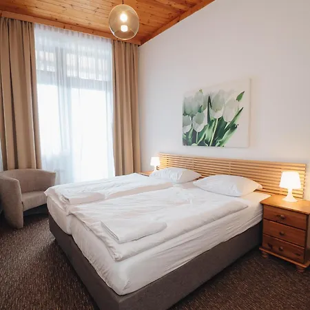 Casa de hóspedes Mona 3*